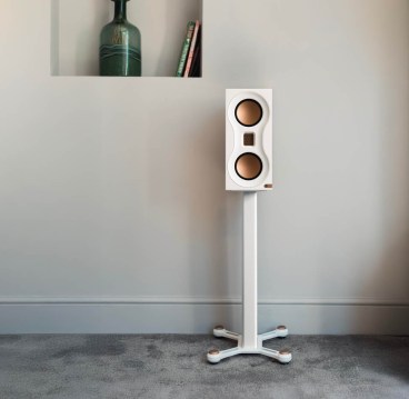 Monitor audio Studio 89 high gloss white // Source : Monitor Audio