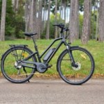 On a testé le moins cher des vélos électriques Moustache : que demander de plus On a testé le moins cher des vélos électriques Moustache : que demander de plus