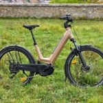 On a essayé le nouveau VTC électrique de Moustache : ultra confort, ultra puissant et ultra polyvalent