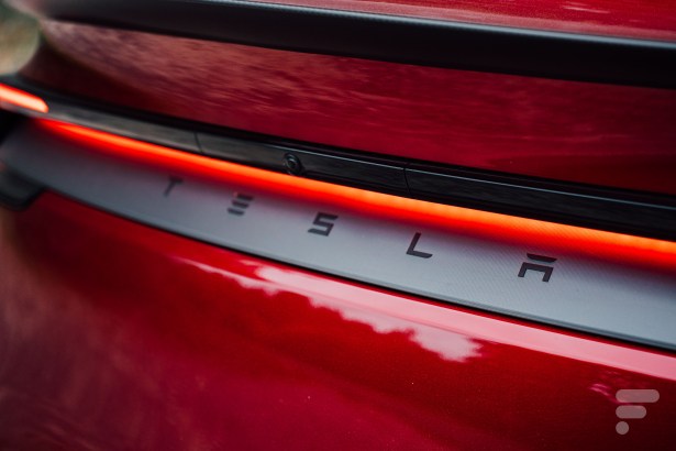 Tesla Model Y Performance (2025) // Source : Robin Wycke pour Frandroid
