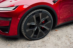 Tesla Model Y Performance (2025) // Source : Robin Wycke pour Frandroid