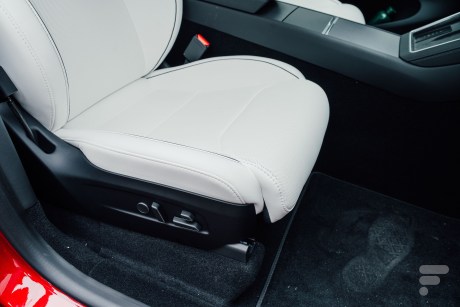 Tesla Model Y Performance (2025) // Source : Robin Wycke pour Frandroid