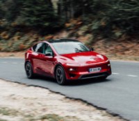 Tesla Model Y Performance (2025) // Source : Robin Wycke pour Frandroid
