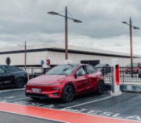 Tesla Model Y Performance (2025) // Source : Robin Wycke pour Frandroid