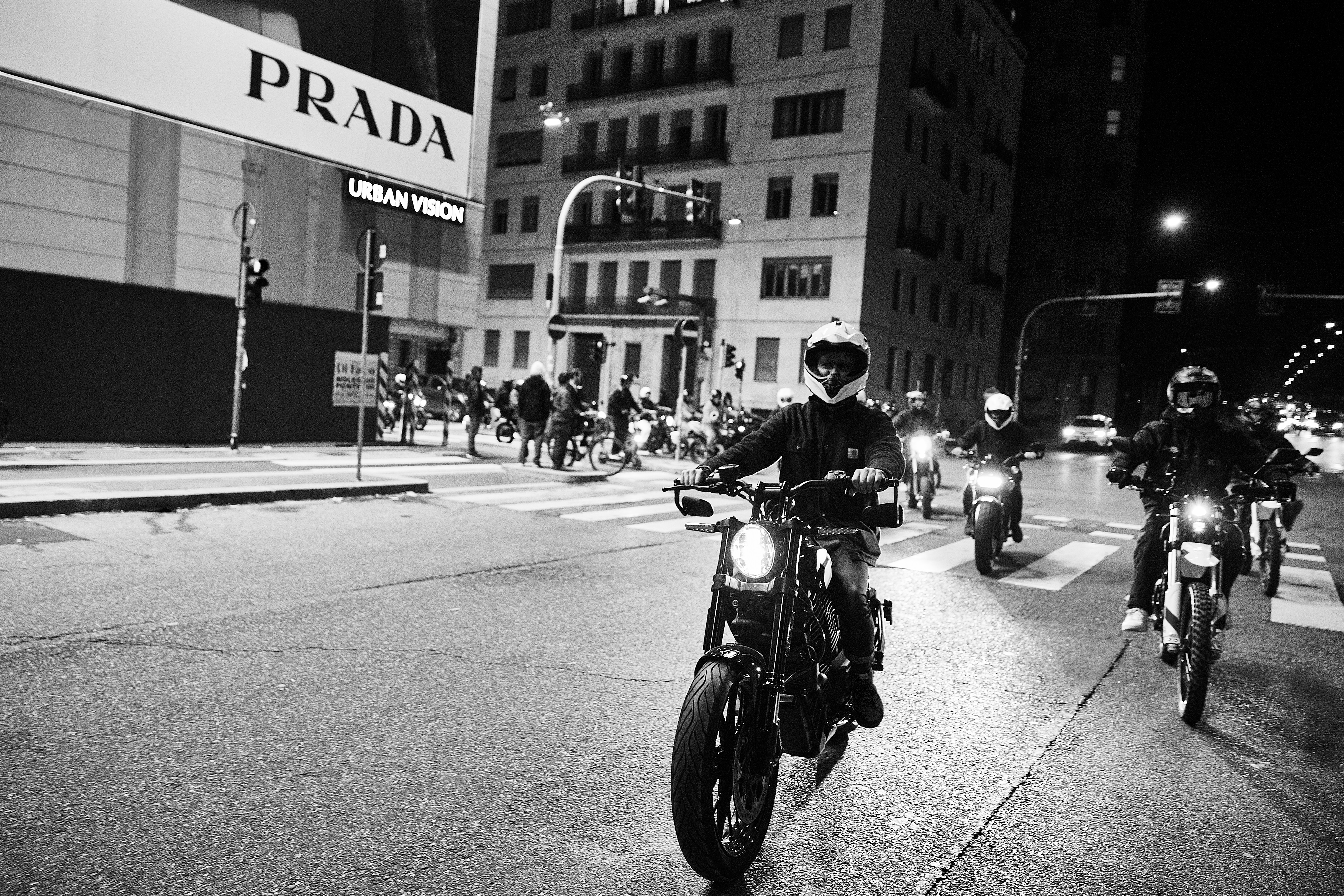 J’ai roulé avec une moto électrique Harley-Davidson en plein centre ville avec 30 motards : une expérience hors du commun
