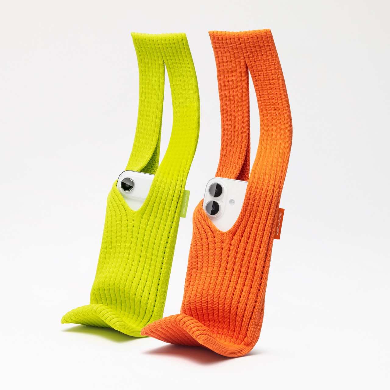Apple-iPhone-Pocket-and-ISSEY-MIYAKE-lemon-and-mandarin-with-iPhone-17-and-iPhone-Air - Grande