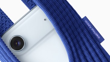 Apple-iPhone-Pocket-and-ISSEY-MIYAKE-sapphire-with-iPhone-Air - Grande