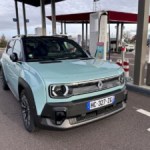 On a testé la Renault 4 E-Tech sur autoroute pour savoir si cette voiture électrique est taillée pour les départs en vacances On a testé la Renault 4 E-Tech sur autoroute pour savoir si cette voiture électrique est taillée pour les départs en vacances