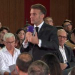 Macron souhaite interdire les smartphones au lycée dès l’année prochaine, et ça s’annonce déjà comme un casse-tête Macron souhaite interdire les smartphones au lycée dès l’année prochaine, et ça s’annonce déjà comme un casse-tête