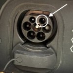 Voici à quoi sert cette broche mystère de votre prise de voiture électrique Voici à quoi sert cette broche mystère de votre prise de voiture électrique