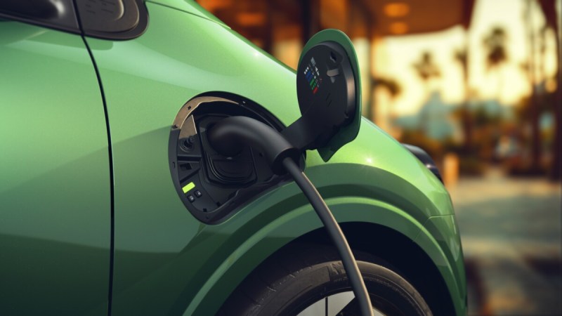 Diviser son plein par trois et revendre son courant : la promesse de l’électrique face à l’essence avec le V2G