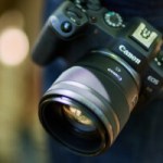 Un objectif à très grande ouverture pour moins de 500 euros… Canon l&rsquo;a fait et frappe un très grand coup