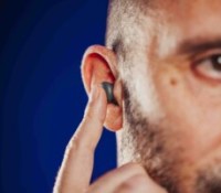 Une zone de contact par écouteur, cela suffit pour tout gérer, sauf le volume