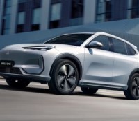Le-SUV-electrique-Geely-EX5-entre-au-Royaume-Uni-pour-42