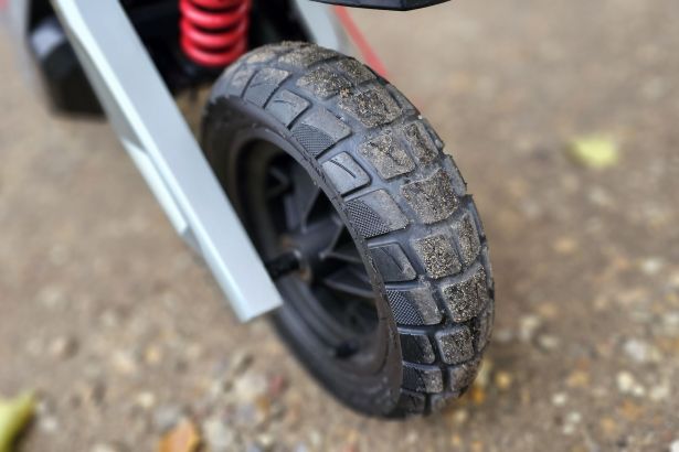 Navee XT5 Pro pneu