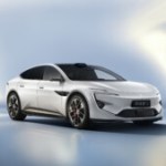 Pourquoi cette nouvelle berline électrique chinoise dit adieu à ses poignées de portes popularisées par Tesla Pourquoi cette nouvelle berline électrique chinoise dit adieu à ses poignées de portes popularisées par Tesla