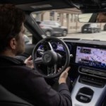 Mieux que le FSD ? La fonction star de Tesla débarque bientôt chez Mercedes en Europe Mieux que le FSD ? La fonction star de Tesla débarque bientôt chez Mercedes en Europe
