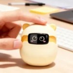 Ce Tamagotchi dopé à ChatGPT peut voyager seul et vous raconter ses aventures : voici Sweekar Ce Tamagotchi dopé à ChatGPT peut voyager seul et vous raconter ses aventures : voici Sweekar