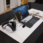 Asus surprend tout le monde avec un PC dessiné par le créateur de Metal Gear Solid à un prix indécent Asus surprend tout le monde avec un PC dessiné par le créateur de Metal Gear Solid à un prix indécent
