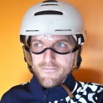 On a testé le casque vélo phare de Decathlon pendant 1 an : visionnaire mais sans bonne visière