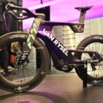 « On peut imaginer aller à 150 km/h en descente » : on a vu le concept fou de vélo électrique Decathlon Van Rysel FTP², et c’est du délire « On peut imaginer aller à 150 km/h en descente » : on a vu le concept fou de vélo électrique Decathlon Van Rysel FTP², et c’est du délire