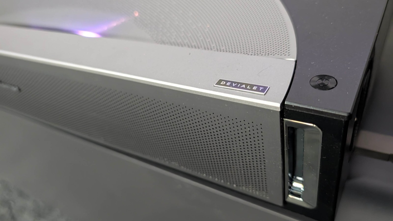 Hisense annonce le prix du PX4-PRO, son nouveau vidéoprojecteur ultra courte focale