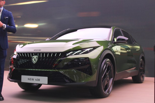 Peugeot E-408 (2026) // Source : Jean-Baptiste Passieux - Frandroid
