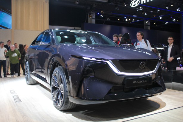 Mazda CX-6e // Source : Jean-Baptiste Passieux - Frandroid