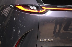 Mazda CX-6e // Source : Jean-Baptiste Passieux - Frandroid