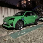 Voitures électriques : Renault braque début 2026, Tesla boit une tasse monumentale Voitures électriques : Renault braque début 2026, Tesla boit une tasse monumentale