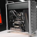Ce PC ressemble à un Mac Pro mais cache une puissance thermique monstrueuse