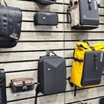Fabriquées avec de vieilles chambres à air et des bouteilles recyclées, ces sacoches vélo détonnent Fabriquées avec de vieilles chambres à air et des bouteilles recyclées, ces sacoches vélo détonnent