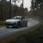 Le Volvo EX60 électrique aux 810 km d’autonomie reçoit déjà une nouvelle version pour traîner dans la boue