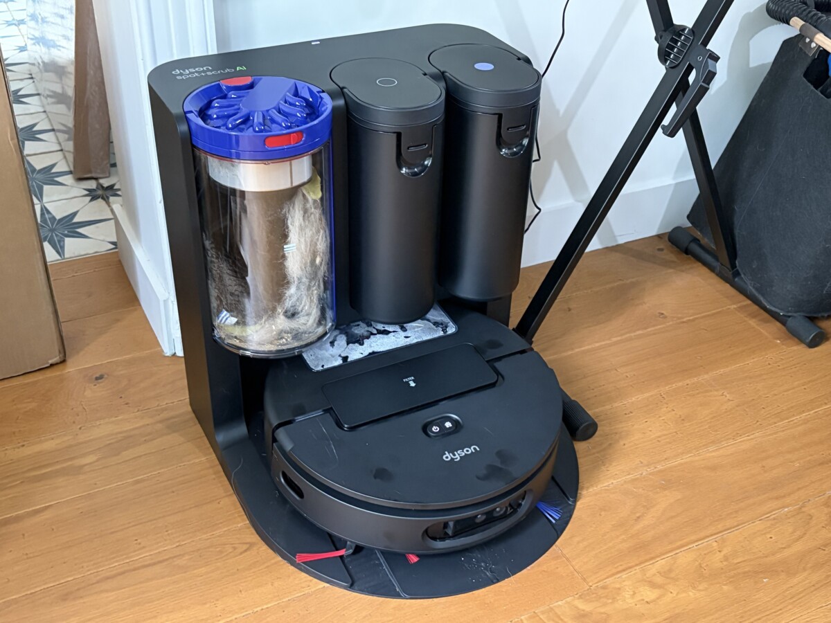 Dyson Spot+Scrub Ai // Source : Ulrich Rozier pour Frandroid Dyson Spot+Scrub Ai // Source : Ulrich Rozier pour Frandroid