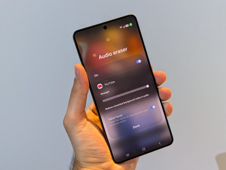 Gomme audio avec une vidéo YouTube sur Samsung One UI 8.5 // Source : Omar Belkaab - Frandroid