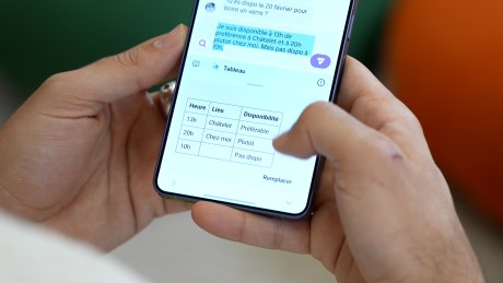 L'aide à la rédaction sur Samsung One UI 8.5 peut transformer un message en tableau. // Source : Arnaud Gelineau Frandroid