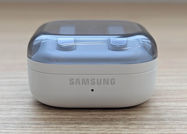 Samsung Galaxy Buds 4 Pro boîtier // Source : Sylvain Pichot - Frandroid