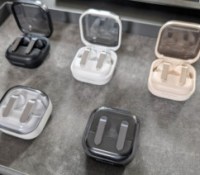 Samsung Galaxy Buds 4 Pro et Galaxy Buds 4 // Source : Sylvain Pichot - Frandroid