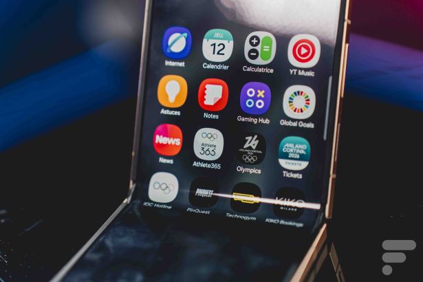 Samsung Galaxy Z Flip 7 Olympic Edition (hiver) // Source : Chloé Pertuis - Frandroid