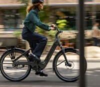 Le vélo électrique Trek Charter. // Source : Trek