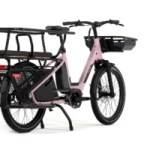 Plus pratique et confortable, le nouveau vélo longtail électrique Douze LT24 propose 3 moteurs (Bosch, Shimano ou Bafang) au choix Plus pratique et confortable, le nouveau vélo longtail électrique Douze LT24 propose 3 moteurs (Bosch, Shimano ou Bafang) au choix