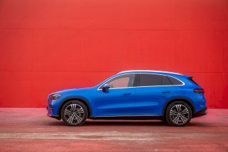 Exterieur: AVANTGARDE, Metalliclack klarblau 
Interieur: Ledernachbildung ARTICO ivory beige / schwarz 

Mercedes-Benz GLC 400 4MATIC mit EQ Technologie: Energieverbrauch kombiniert: 18,9‒14,9 kWh/100 km | CO₂-Emissionen kombiniert: 0 g/km | CO₂-Klasse: A

//
Test Drive electric Mercedes-Benz GLC, Algarve, Portugal 2026.
Exterior: AVANTGARDE, sheer blue metallic Interior: 
ARTICO black ivory beige / black 

Mercedes-Benz GLC 400 4MATIC with EQ Technology: Combined energy consumption: 18.9–14.9 kWh/100 km | Combined CO₂ emissions: 0 g/km | CO₂ efficiency class: A