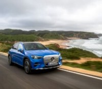 Exterieur: AVANTGARDE, Metalliclack klarblau 
Interieur: Ledernachbildung ARTICO ivory beige / schwarz 

Mercedes-Benz GLC 400 4MATIC mit EQ Technologie: Energieverbrauch kombiniert: 18,9‒14,9 kWh/100 km | CO₂-Emissionen kombiniert: 0 g/km | CO₂-Klasse: A

//
Test Drive electric Mercedes-Benz GLC, Algarve, Portugal 2026.
Exterior: AVANTGARDE, sheer blue metallic Interior: 
ARTICO black ivory beige / black 

Mercedes-Benz GLC 400 4MATIC with EQ Technology: Combined energy consumption: 18.9–14.9 kWh/100 km | Combined CO₂ emissions: 0 g/km | CO₂ efficiency class: A