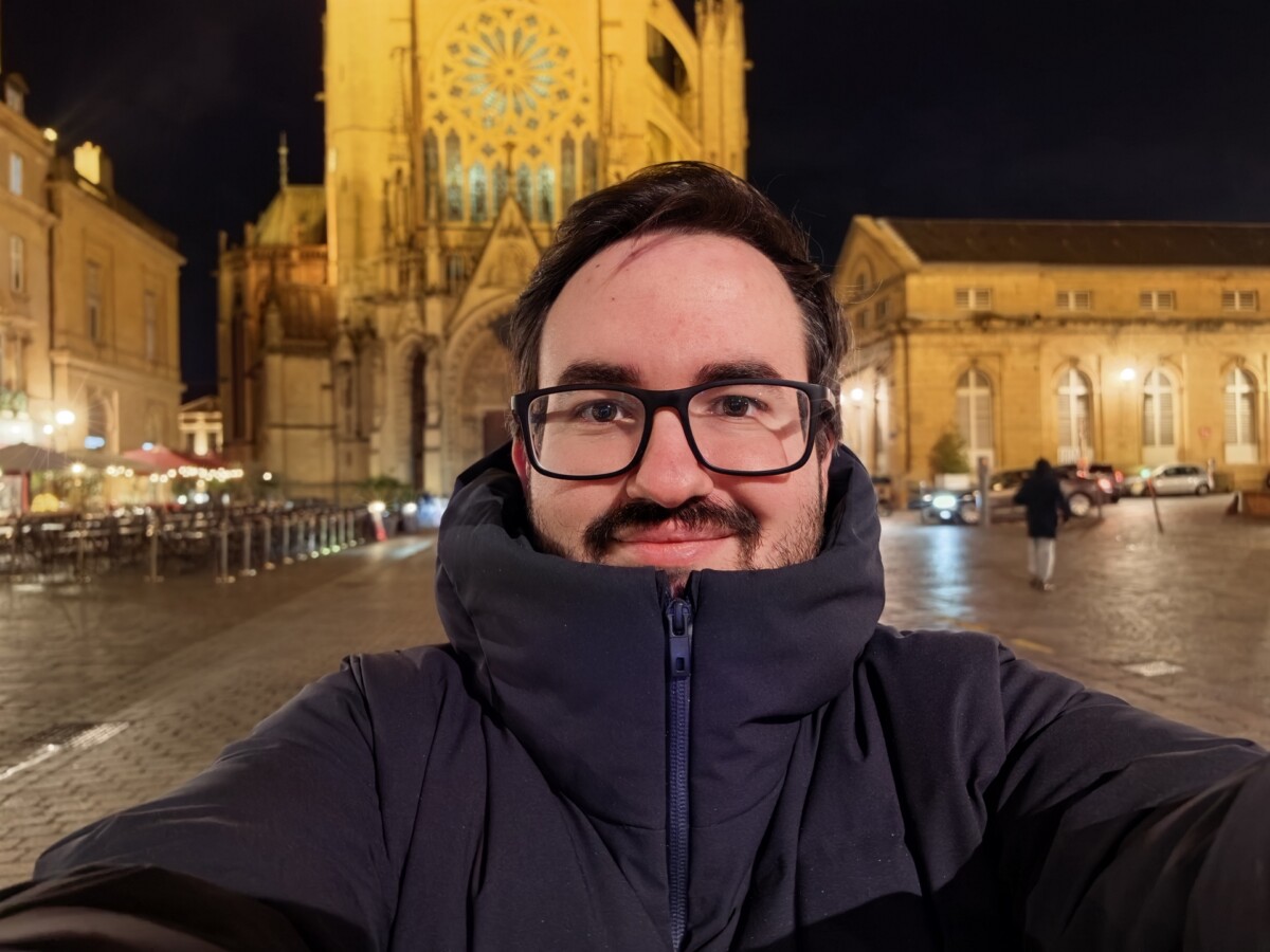 Huawei Mate X7 Selfie de nuitavec la caméra arrière Huawei Mate X7 Selfie de nuitavec la caméra arrière