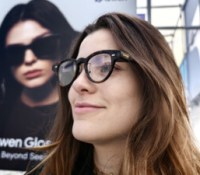 Qwen Glasses sur le nez de Chloé // Source : Ulrich Rozier pour Frandroid