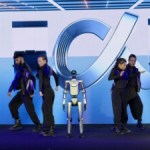 On a vu le robot de Honor faire un salto arrière au MWC, et c’est aussi impressionnant qu’effrayant On a vu le robot de Honor faire un salto arrière au MWC, et c’est aussi impressionnant qu’effrayant