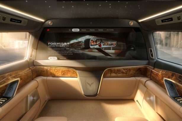 lac-hong-900s-rear-partition-and-projector-1400x933