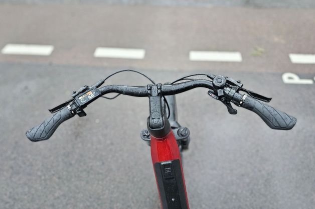 Moustache Xroad 4 2026 guidon