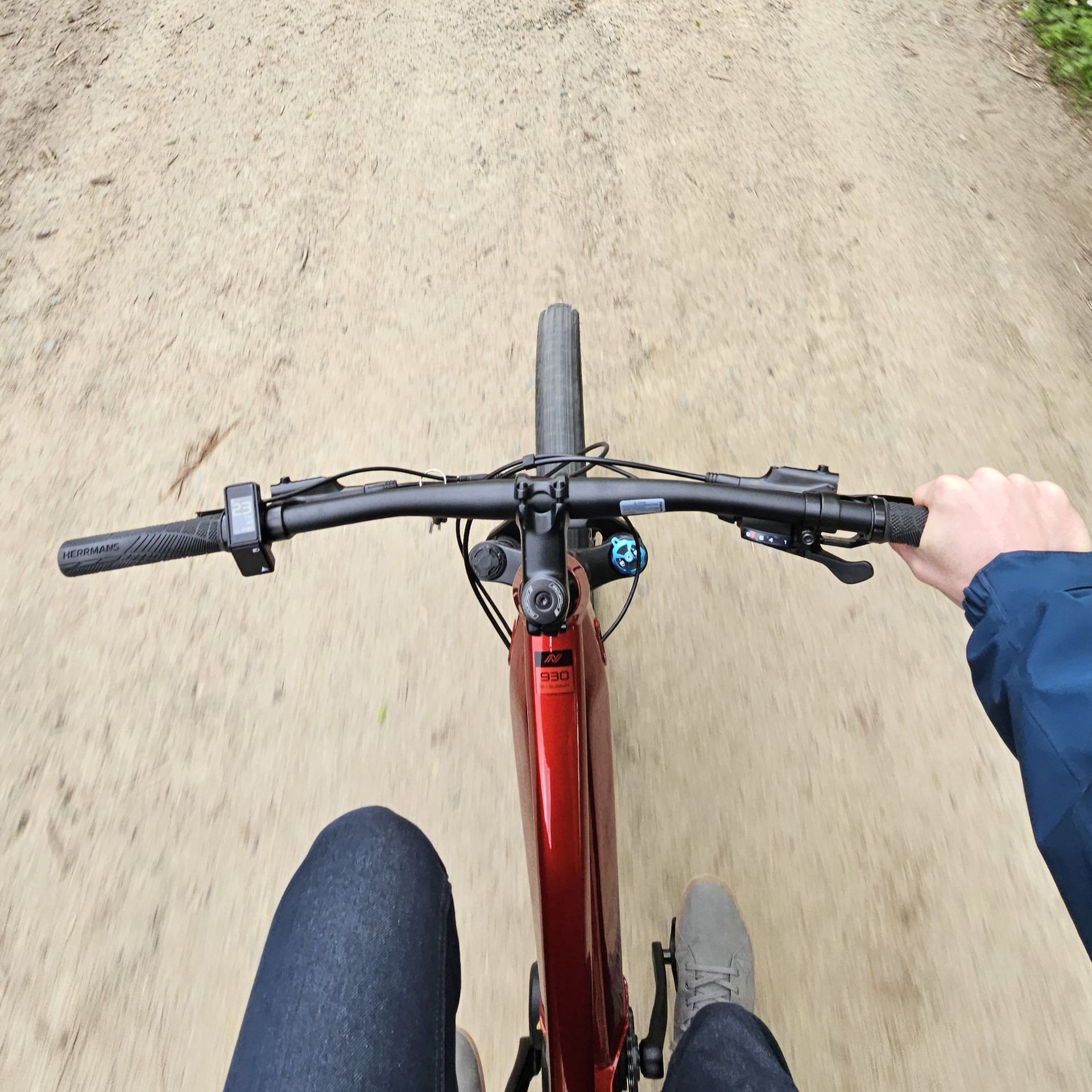 VTT électrique Nakamura E-Summit 930 guidon conduite