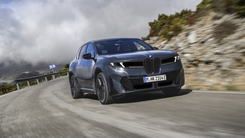 547 km sur autoroute : le BMW iX3 bat le Model Y et distance le Rivian R2